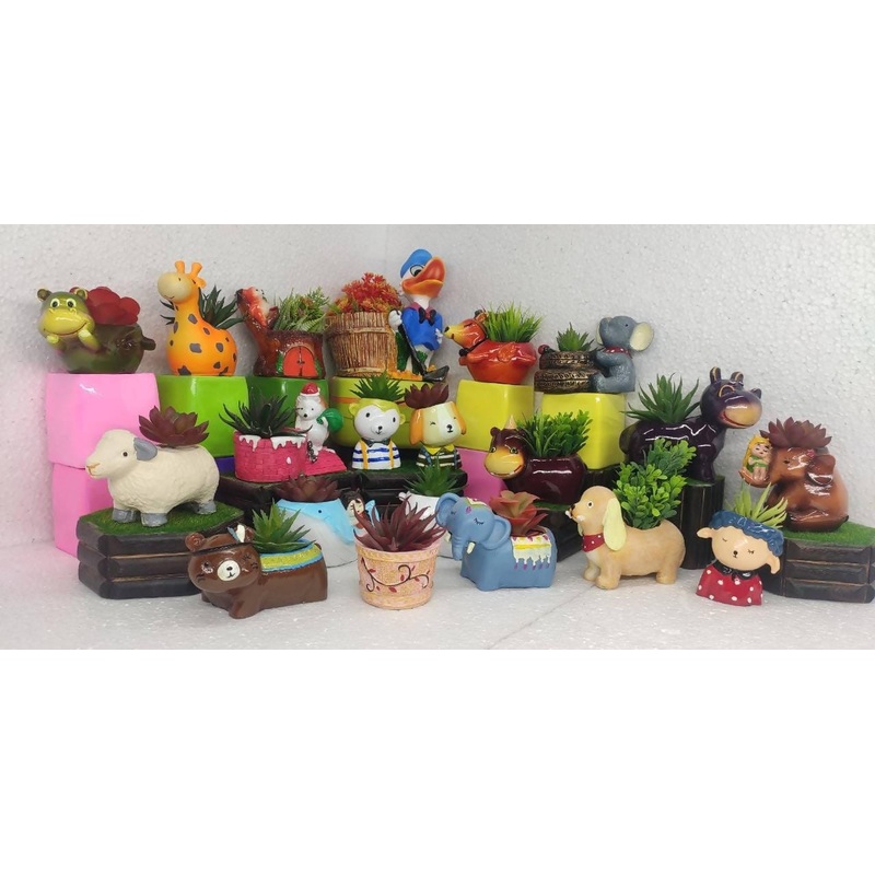 Set of 18 resin planters (size 3-7 inches)