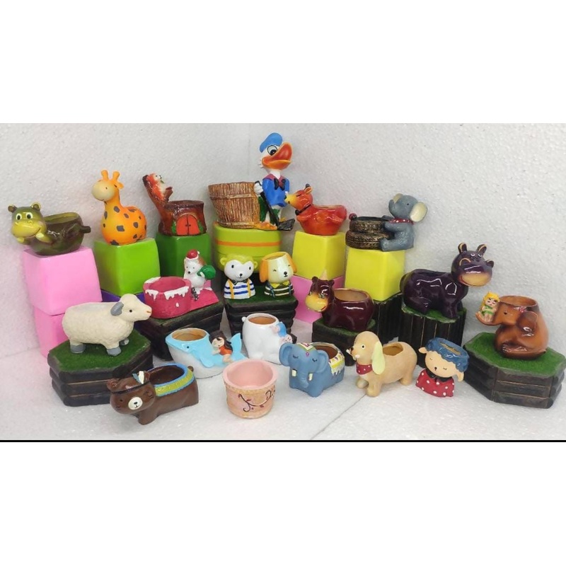 Set of 21 resin planters (size 3-6 inches)