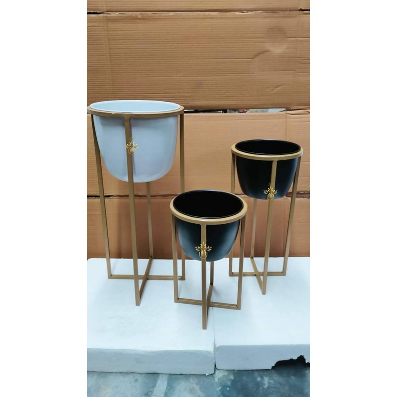 Planters Set of 3 with Pots