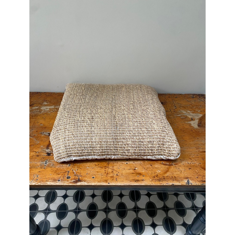 Large Hessian cushion