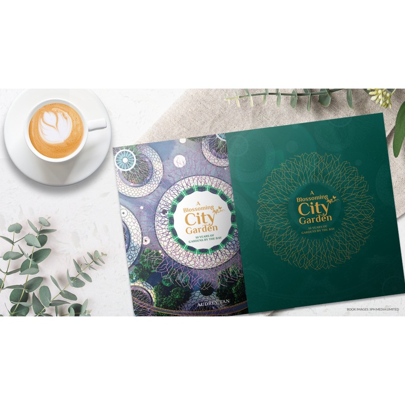 Mlgl A Blossoming City Garden: 10 Years of Gardens by the Bay (Paperback)