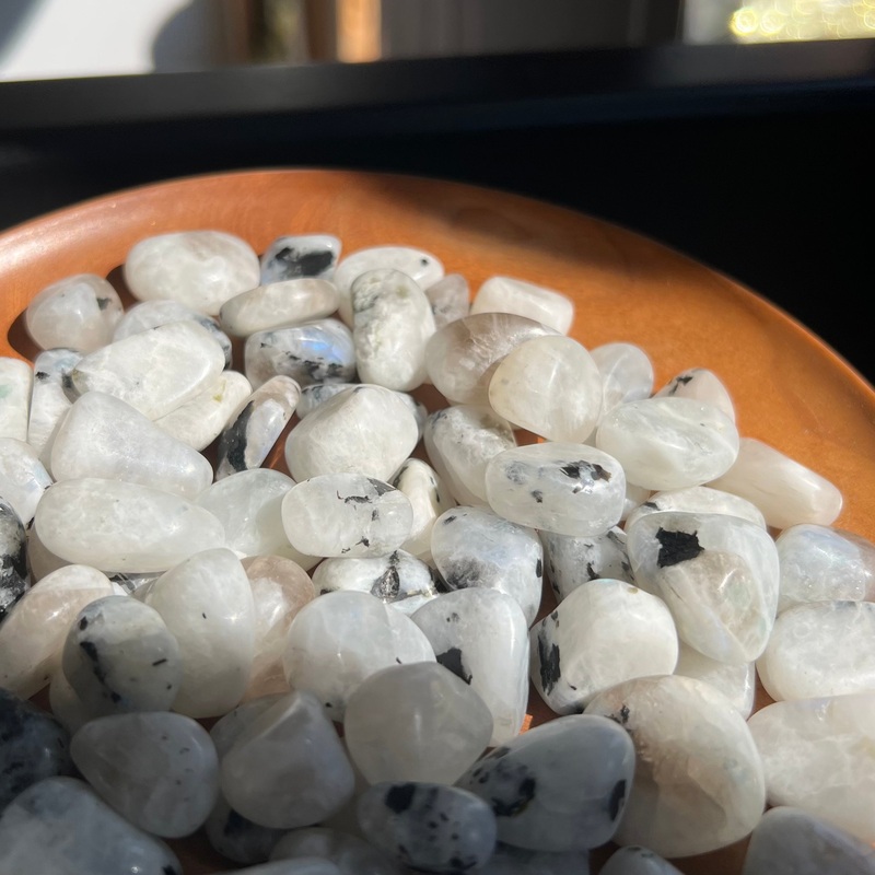 Rainbow Moonstone – Tumbled