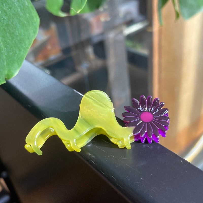 Wavy Daisy Claw
