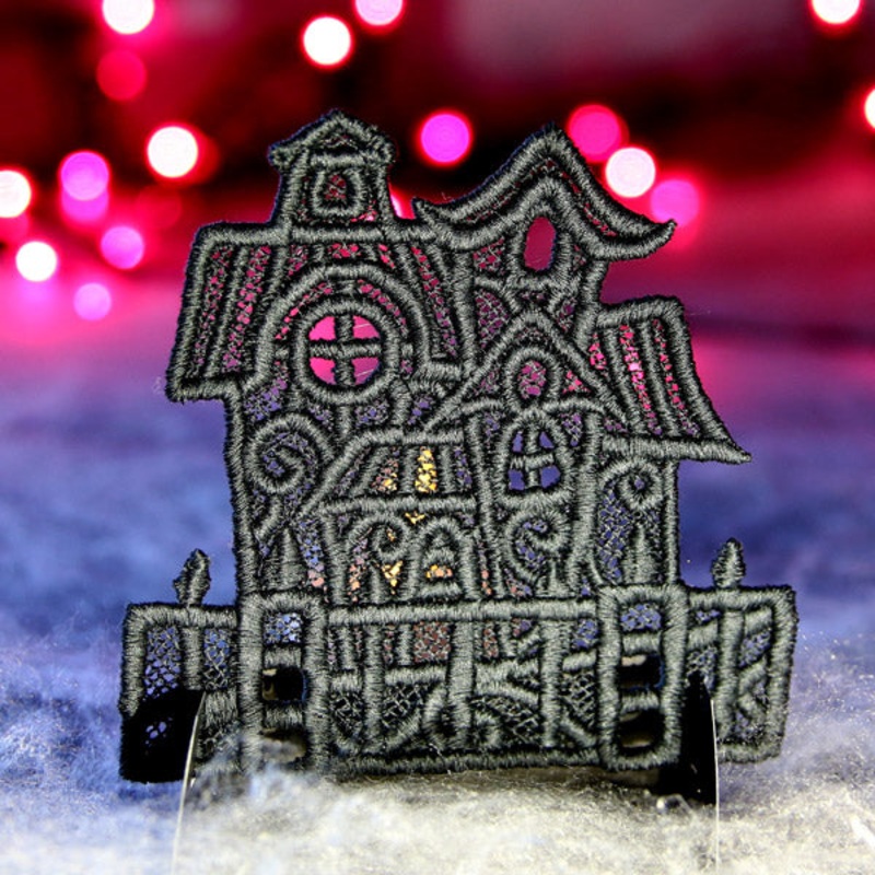 Haunting Scene – House (Lace)|3.82″ x 3.9″ / 97mm x 99mm