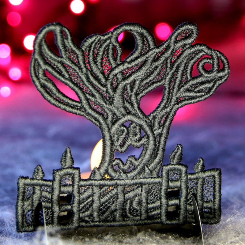Haunting Scene – Monster Tree (Lace)
