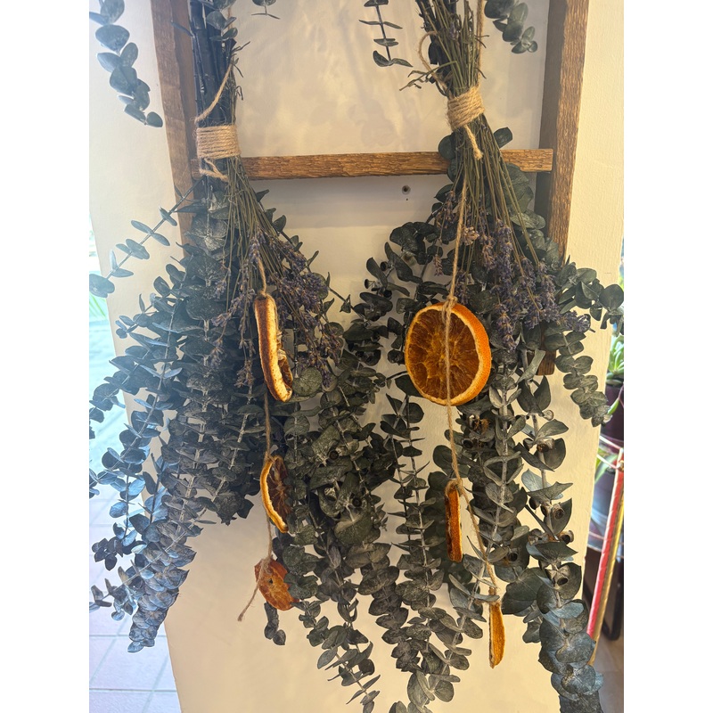 Eucalyptus shower steamer w/lemons