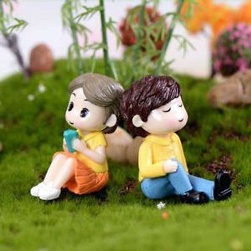 College couple plastic miniature garden toys (Blue, Orange)- 1 Pair