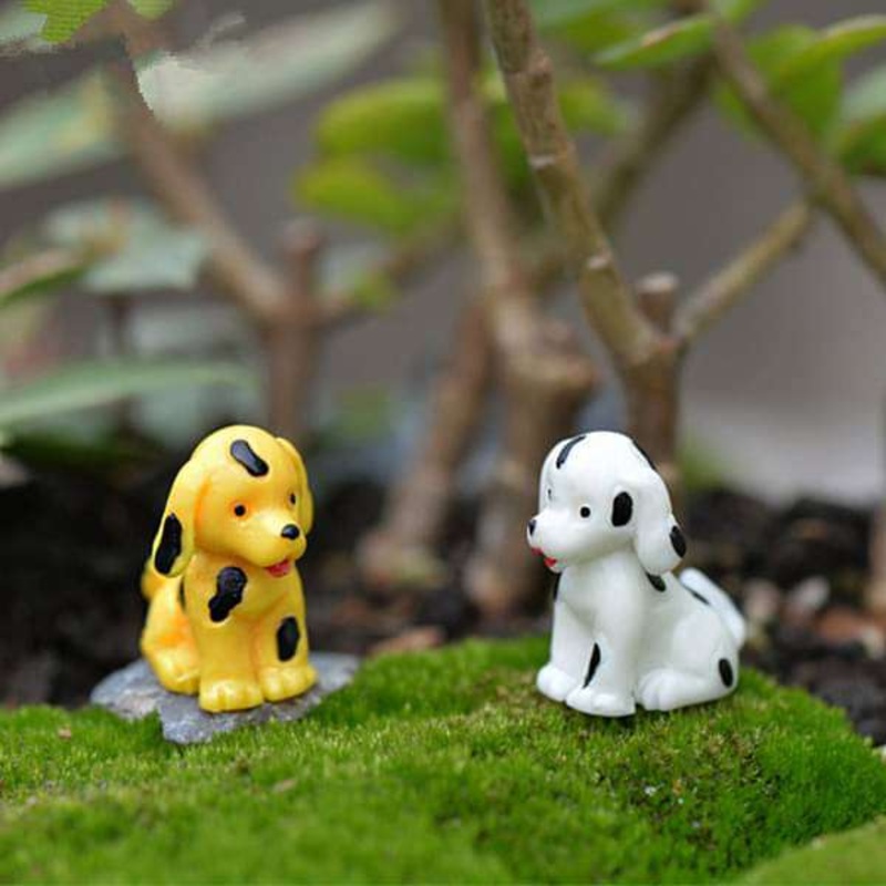 Dogs plastic miniature garden toys (White, Yellow) – 1 Pair