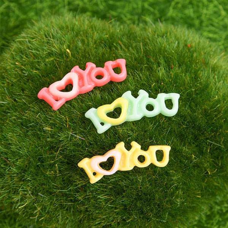 I love you plastic miniature garden toys (Green, Dark Pink, Yellow) – 3 Pieces