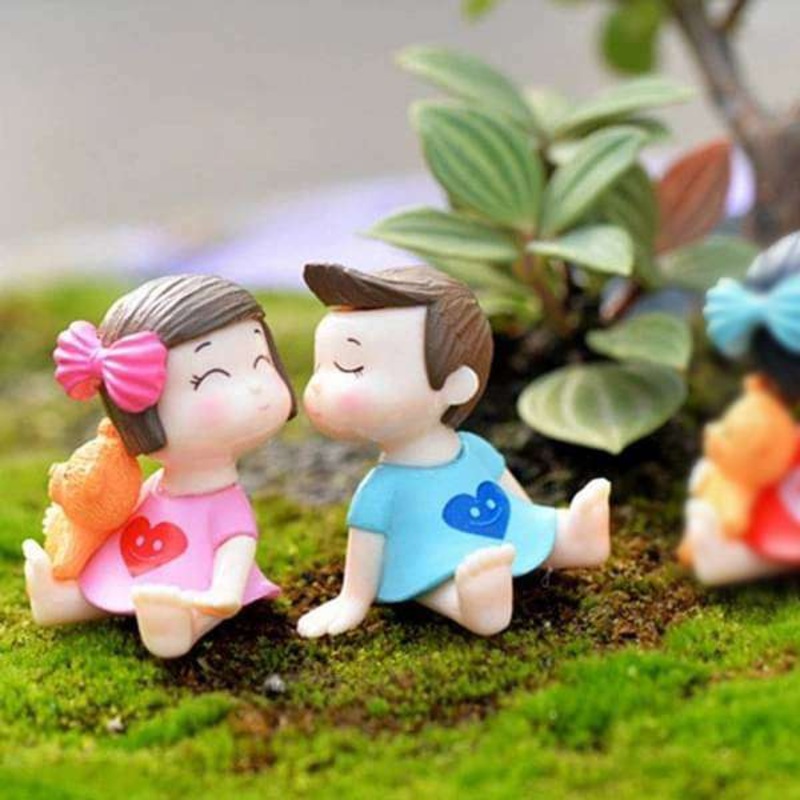 Toddler couple plastic miniature garden toys (Pink, Blue) – 1 Set