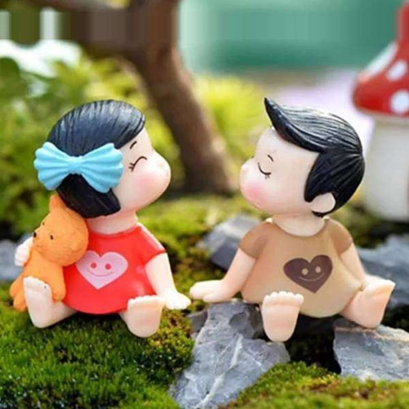 Toddler couple plastic miniature garden toys (Red, Brown)- 1 Set