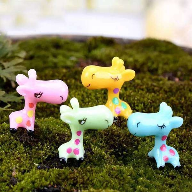 Baby giraffe plastic miniature garden toys – 4 Pieces