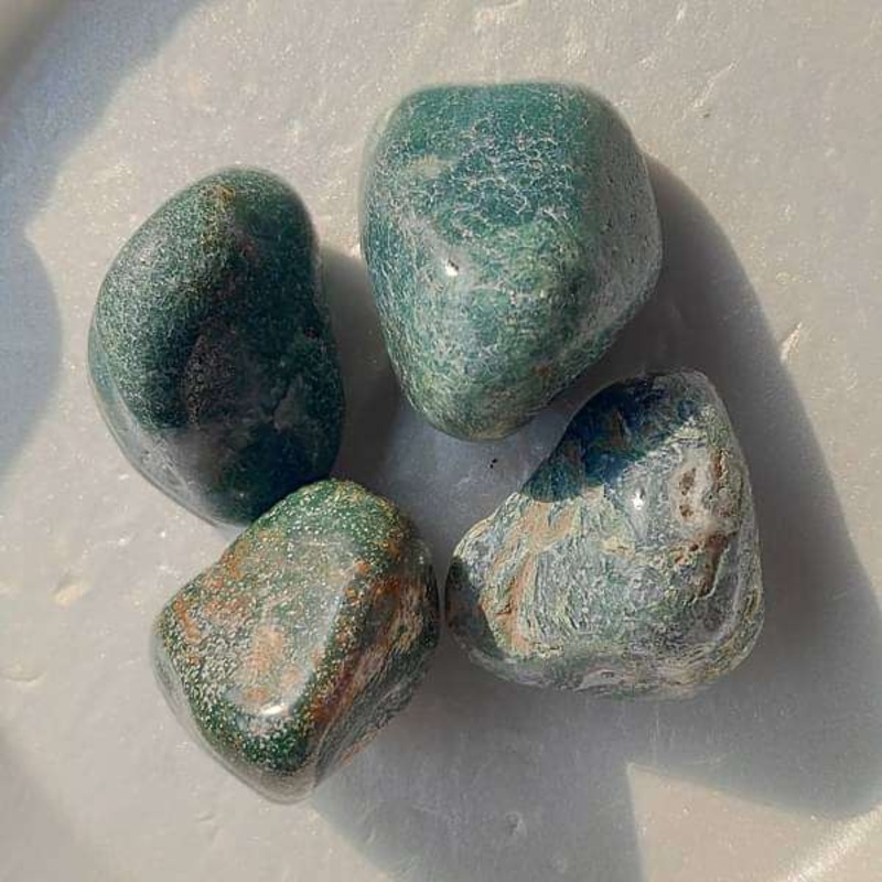 Garden Pebbles (Sea Green Color, Medium) – 1 kg