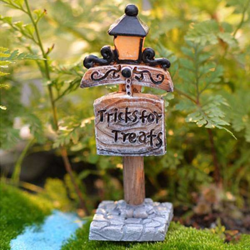 Signpost street light plastic miniature garden toy – 1 Piece