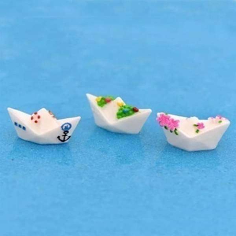 Tri color boats plastic miniature garden toys – 3 Pieces