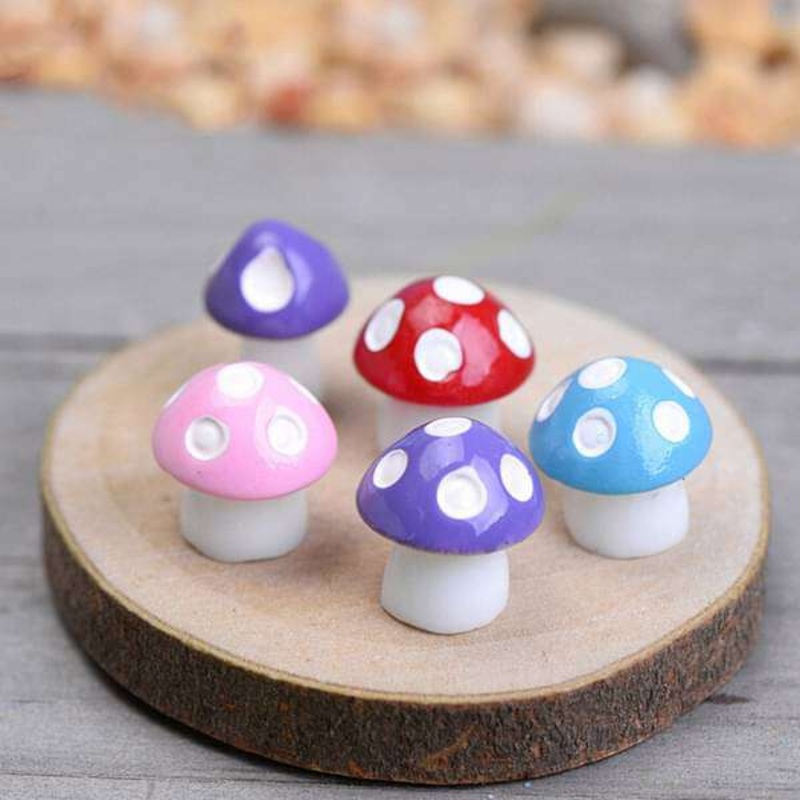 Mushrooms plastic miniature garden toys (Random colors) – 8 Pieces