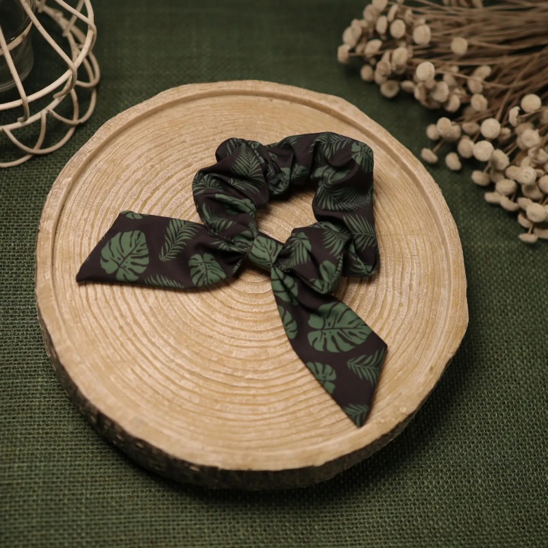 Monstera Scrunchie