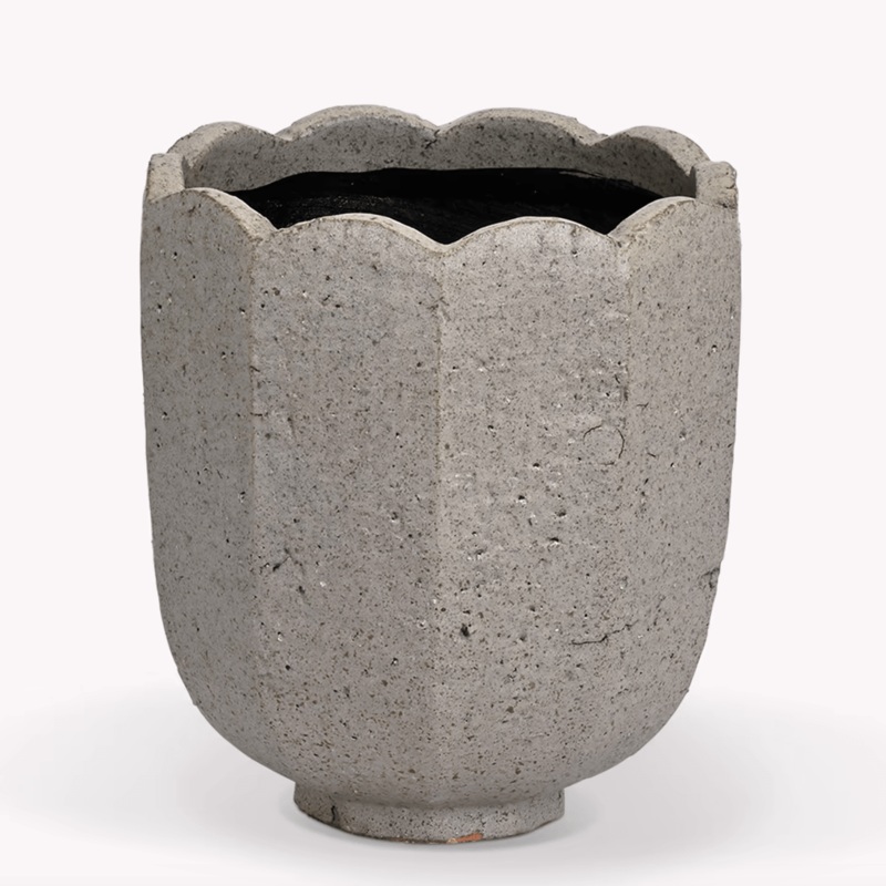 Lidstone Scallop Plant Pot in Grey